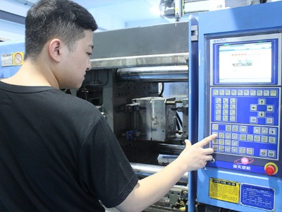 Injection molding equipment2